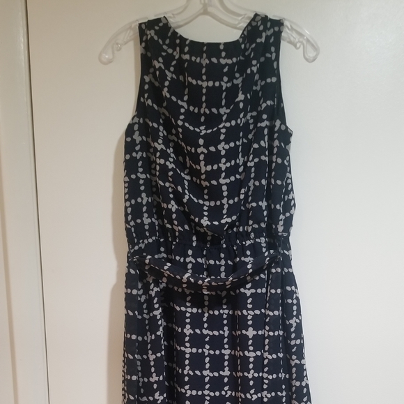 Banana Republic Navy and Beige dress - Picture 5 of 10